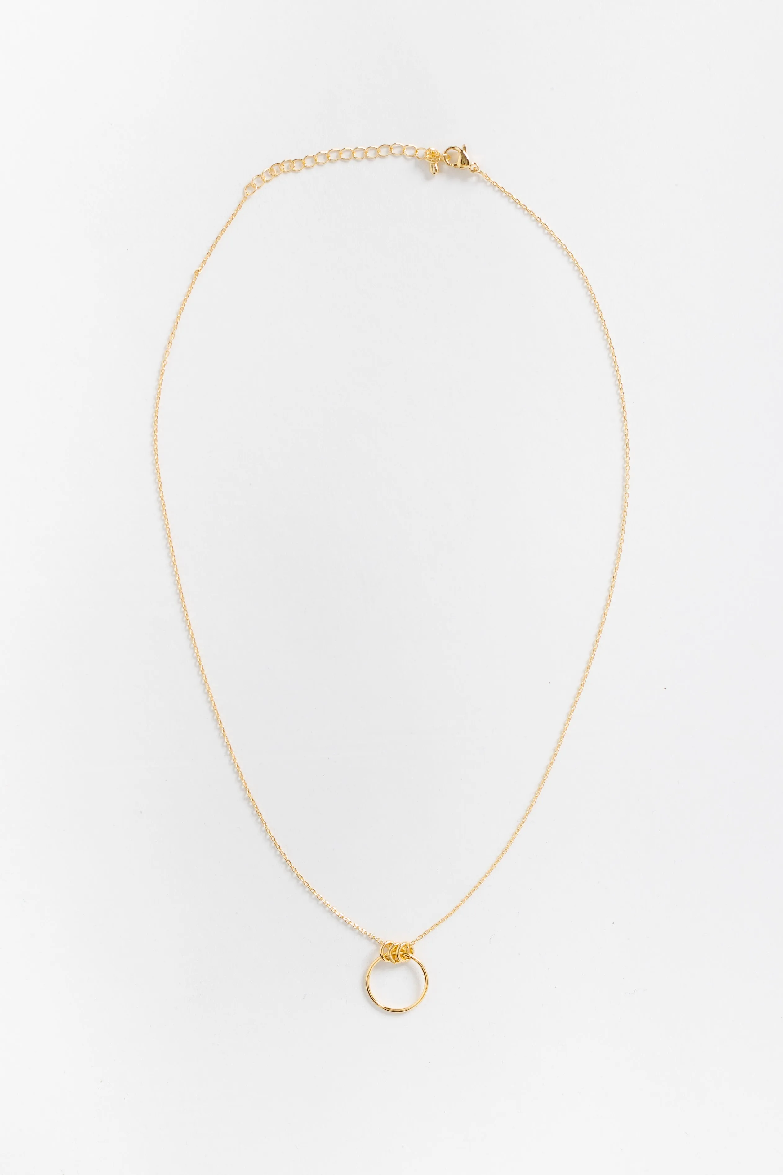 Cove Lakeside Circle Necklace