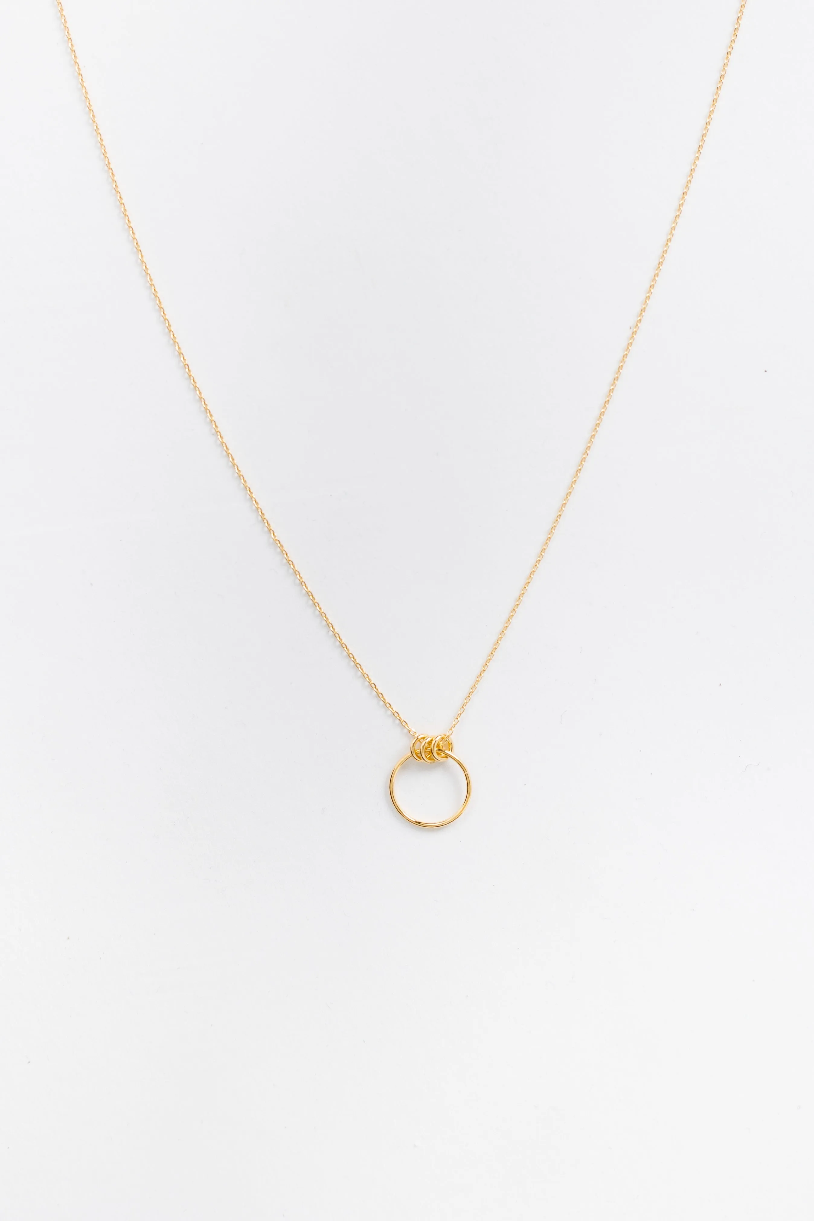 Cove Lakeside Circle Necklace