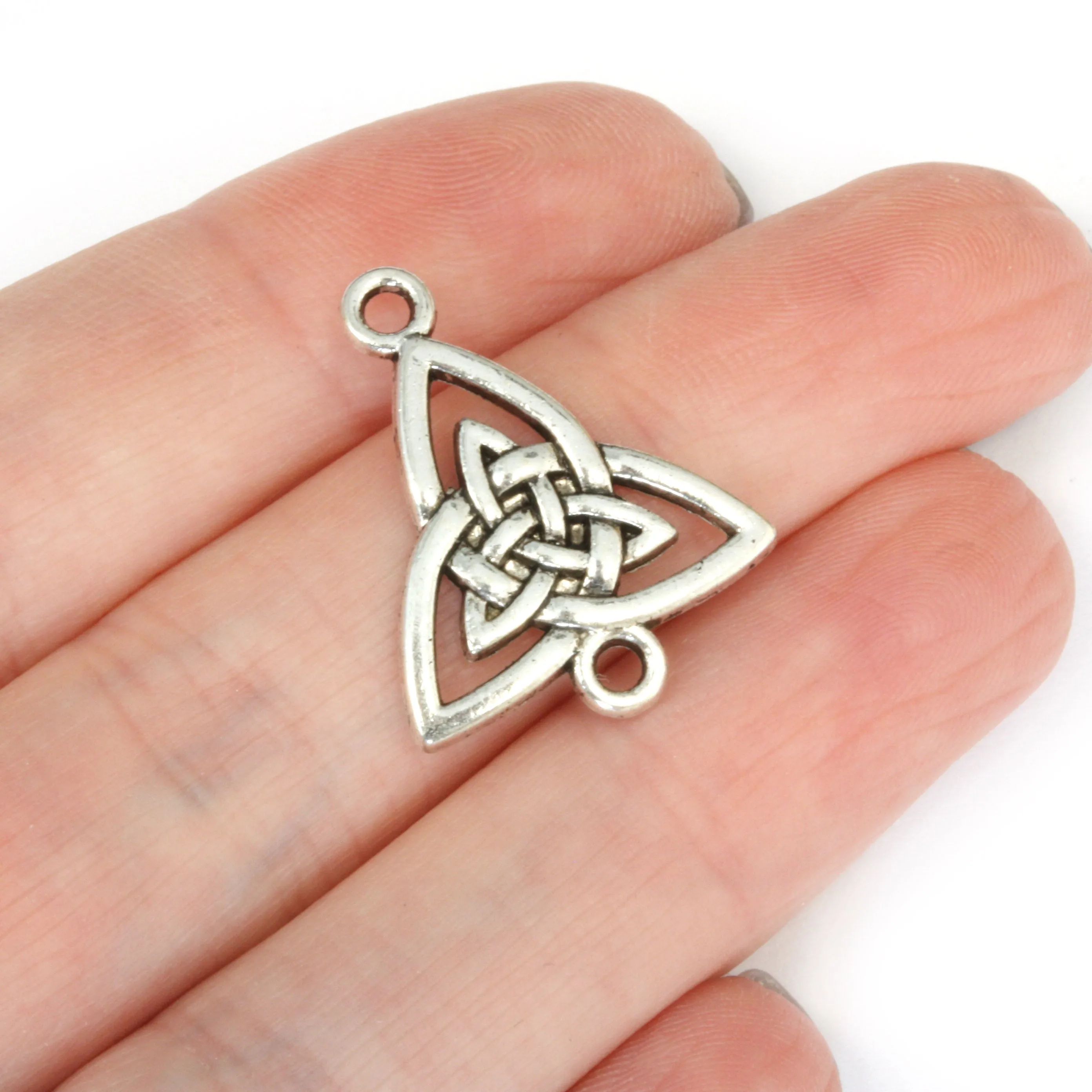 Double Triquetra Link Antique Silver 19.5x24.5mm - Pack of 20