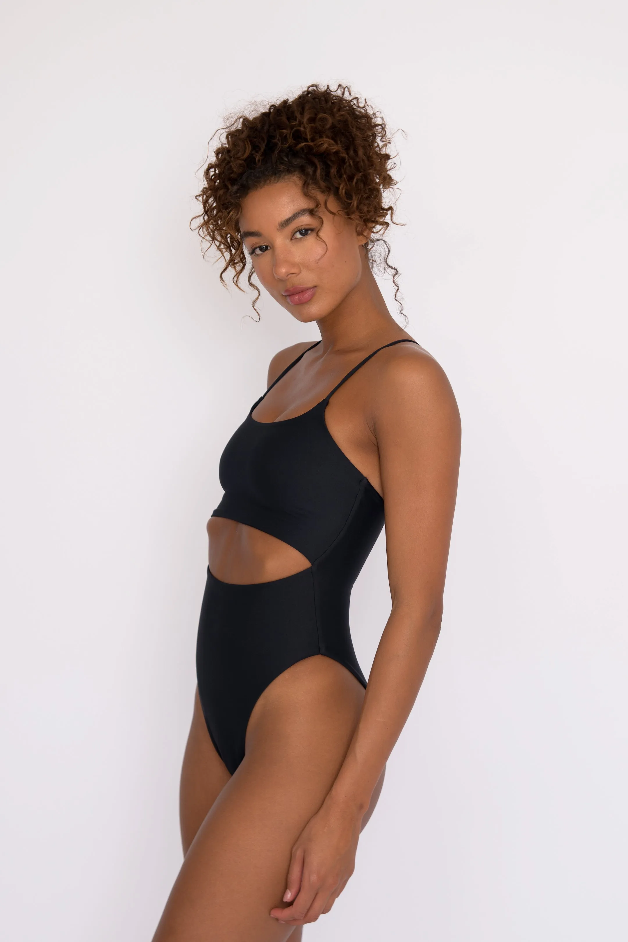 Madison One Piece - Black